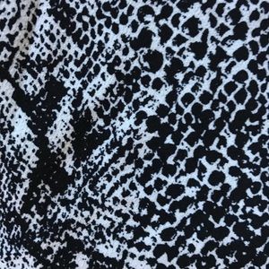Who What Wear Skirts - SEXY ❤️ SZ 6 PENCIL SKIRT SLIT SNAKE PRINT NWT Who What Wear Skirts - SEXY ❤️ SZ 6 PENCIL SKIRT SLIT SNAKE PRINT NWT